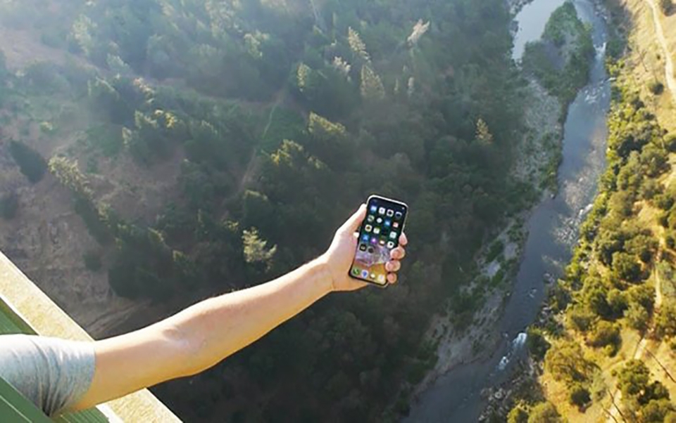 Thả rơi iPhone X (ảnh 1) Thả rơi iPhone X (ảnh 1)
