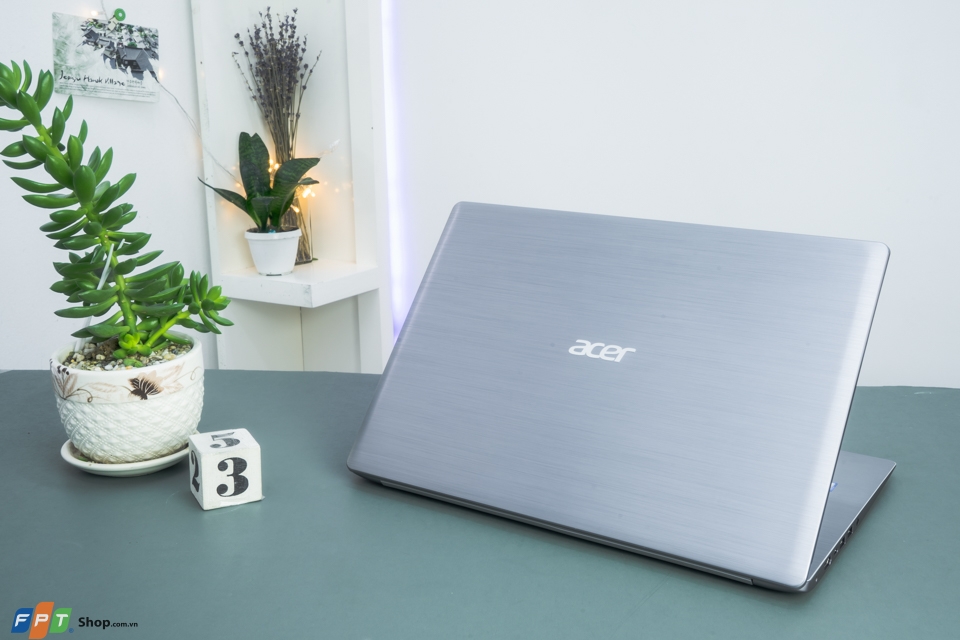 Thiết kế kim loại nguyên khối cao cấp.