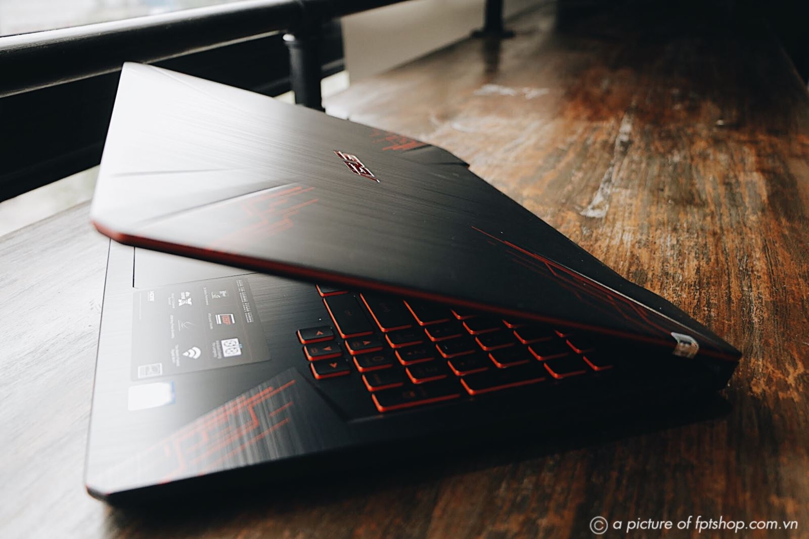 FPT Shop tặng bộ quà đến 2 triệu đồng cho khách mua laptop gaming