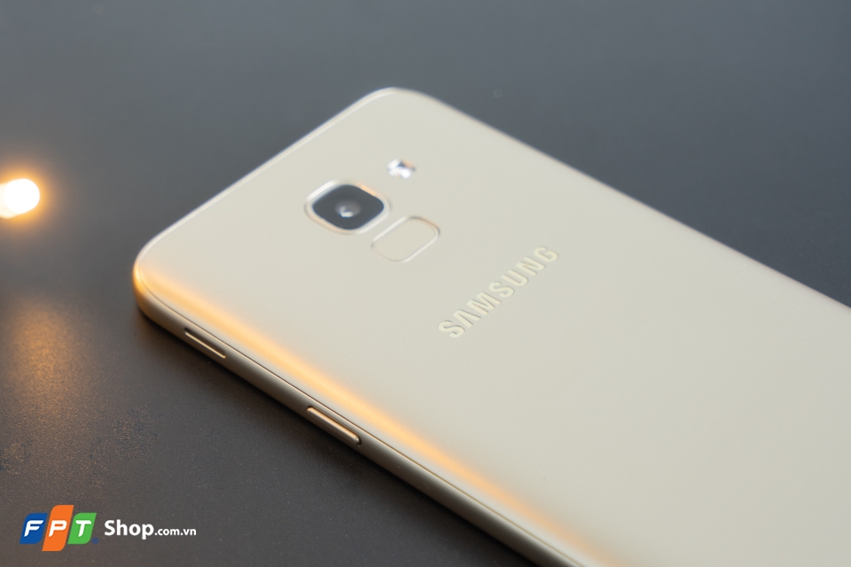 Đánh giá Galaxy J6 2018 (ảnh 13) Đánh giá Galaxy J6 2018 (ảnh 13)