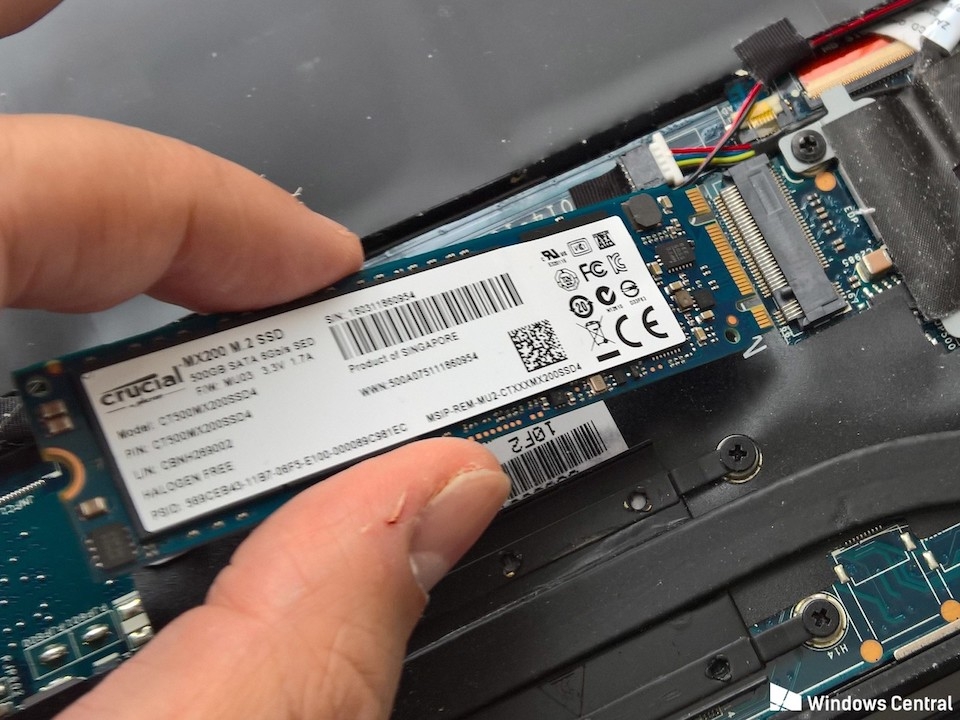 Laptop Masstel L133 Pro sẽ được trang bị ổ cứng SSD cho tốc độ truy xuất dữ liệu nhanh hơn.