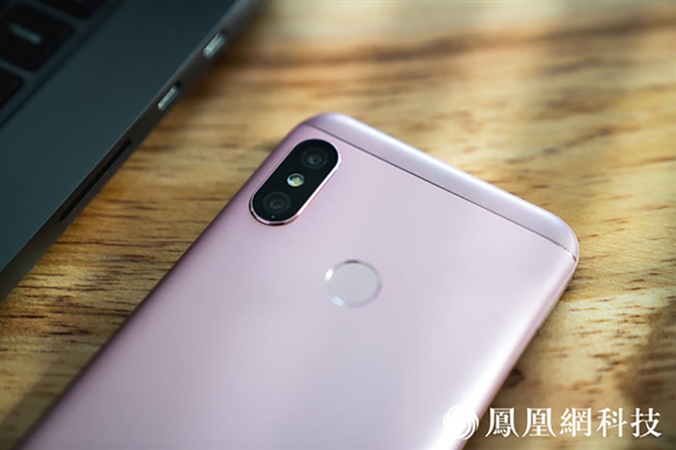 Xiaomi Redmi 6 Pro lộ ảnh thực tế (ảnh 3) Xiaomi Redmi 6 Pro lộ ảnh thực tế (ảnh 3)