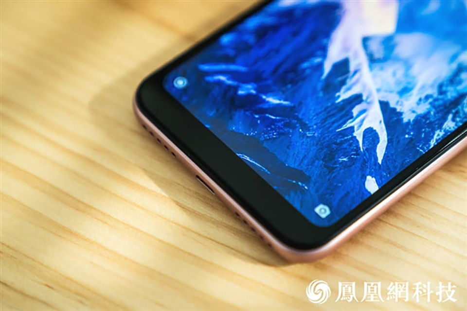Xiaomi Redmi 6 Pro lộ ảnh thực tế (ảnh 5) Xiaomi Redmi 6 Pro lộ ảnh thực tế (ảnh 5)