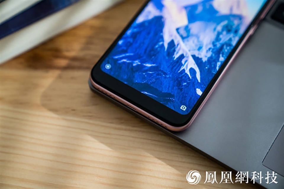 Xiaomi Redmi 6 Pro lộ ảnh thực tế (ảnh 6) Xiaomi Redmi 6 Pro lộ ảnh thực tế (ảnh 6)