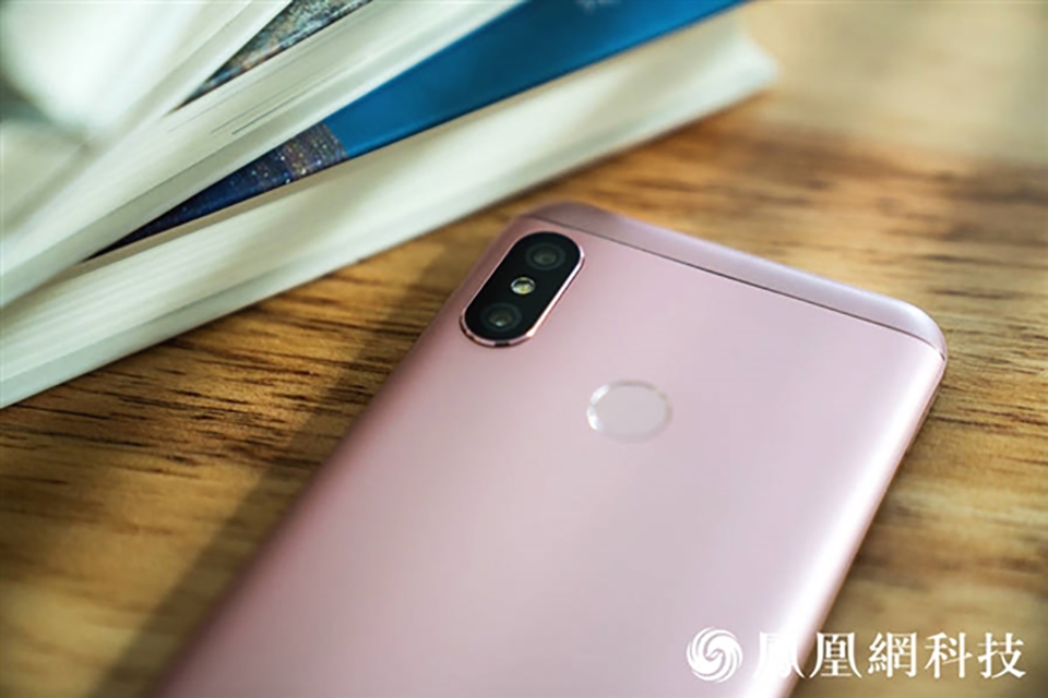 Xiaomi Redmi 6 Pro lộ ảnh thực tế (ảnh 11) Xiaomi Redmi 6 Pro lộ ảnh thực tế (ảnh 11)
