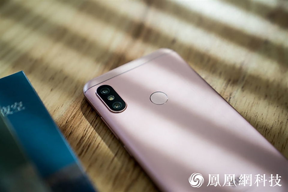 Xiaomi Redmi 6 Pro lộ ảnh thực tế (ảnh 12) Xiaomi Redmi 6 Pro lộ ảnh thực tế (ảnh 12)
