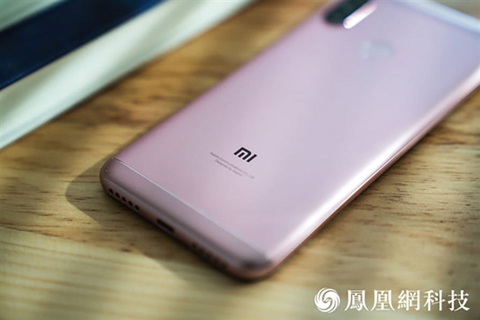 Xiaomi Redmi 6 Pro lộ ảnh thực tế (ảnh 13) Xiaomi Redmi 6 Pro lộ ảnh thực tế (ảnh 13)