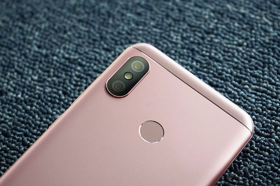Trên tay Xiaomi Redmi 6 Pro