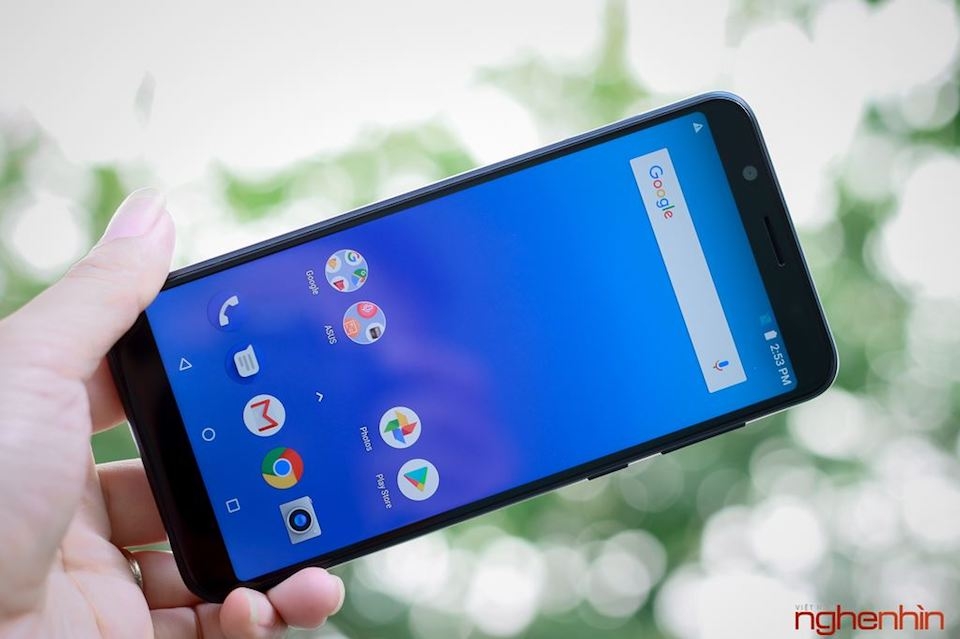 Chiếc Zenfone Max Pro M1 vừa xuất hiện tại Việt Nam được trang bị hệ điều hành Android 8.0 Oreo.