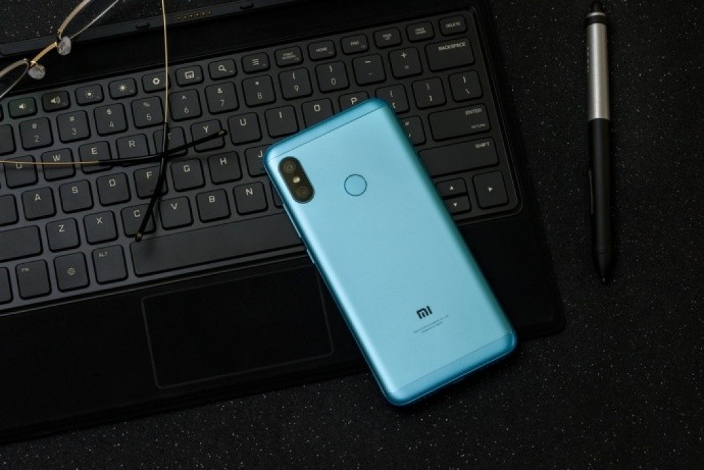 Redmi 6 Pro màu xanh lộ ảnh báo chí sắc nét, ấn tượng