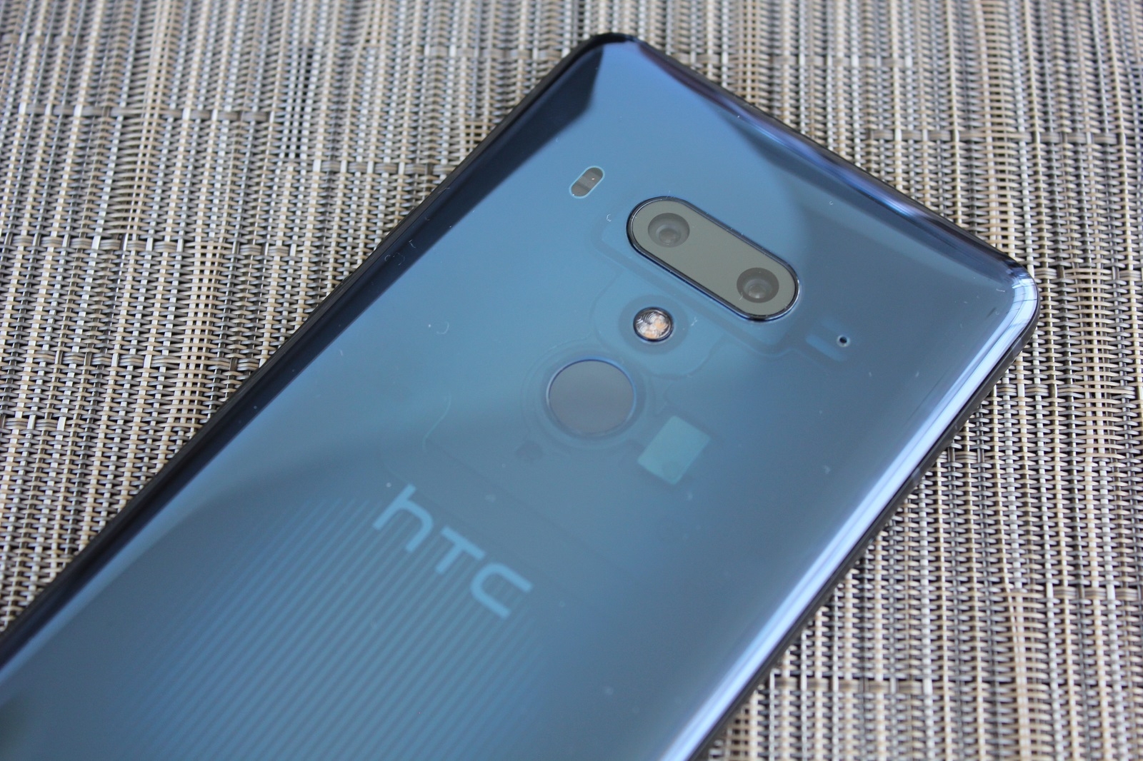 5 smartphone Android có thiết kế đột phá năm 2018 2
