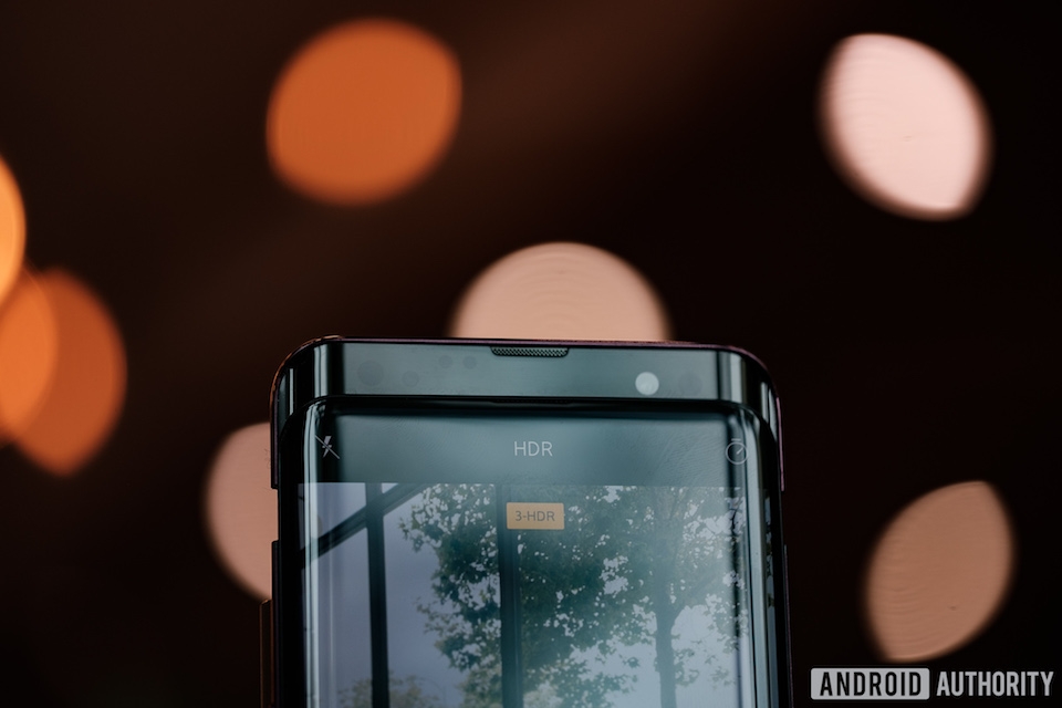 Thiết kế camera trượt là tương lai của smartphone Kiểu thiết kế camera trượt giải quyết vấn đề về khả năng hiển thị mà màn hình "tai thỏ" đang gặp phải.
