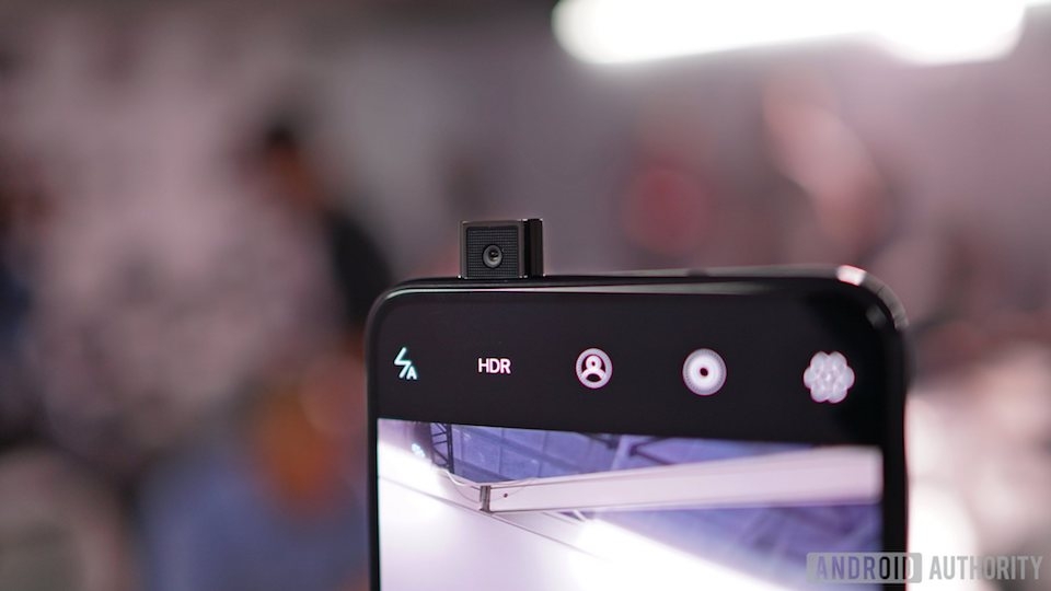 Thiết kế camera trượt là tương lai của smartphone Vivo NEX chính là một trong những chiếc smartphone đầu tiên có kiểu thiết kế camera trượt.