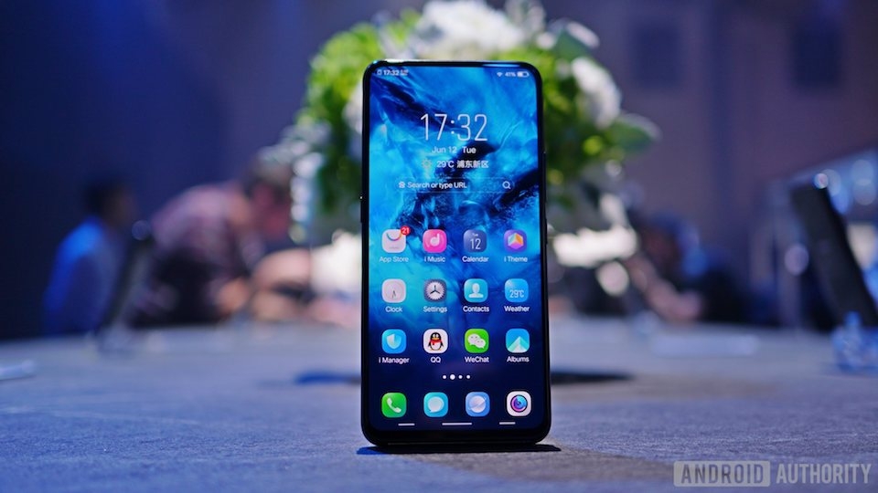 Thiết kế camera trượt là tương lai của smartphone Nhờ camera trượt, mặt trước của Vivo NEX sẽ có khả năng tràn viền màn hình.