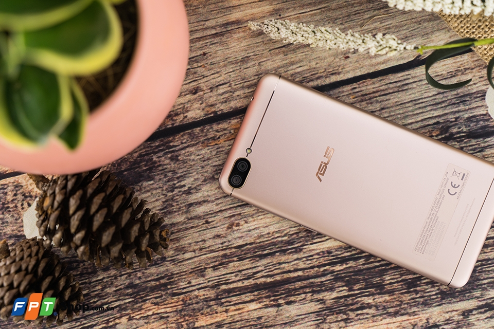 Viên pin 4100 mAh giúp máy "sống sót" tận 2 ngày