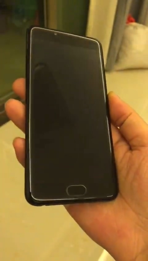Smartphone mới của Meizu với màn hình phụ đã lộ diện