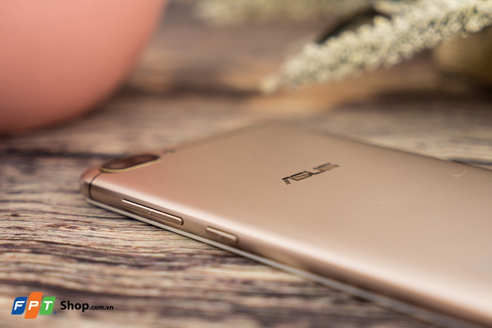 Asus đánh chiếm phân khúc giá rẻ bằng Zenfone 4 Max 2018 Hiệu năng mạnh mẽ với bộ vi xử lý đến từ Qualcomm.