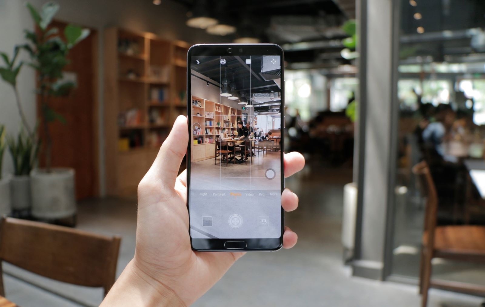 Huawei P20 Pro FPT Shop tặng thêm gói bảo hành VIP cho khách mua Huawei P20 Pro