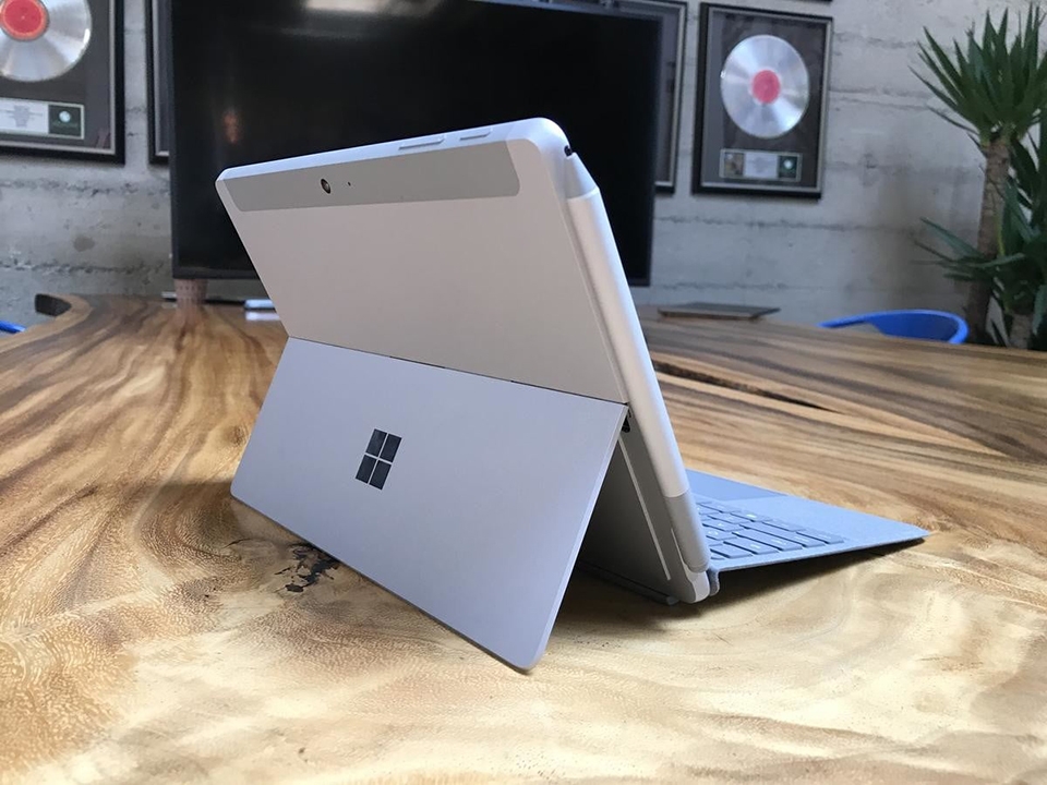 So sánh Surface với iPad (ảnh 1)
