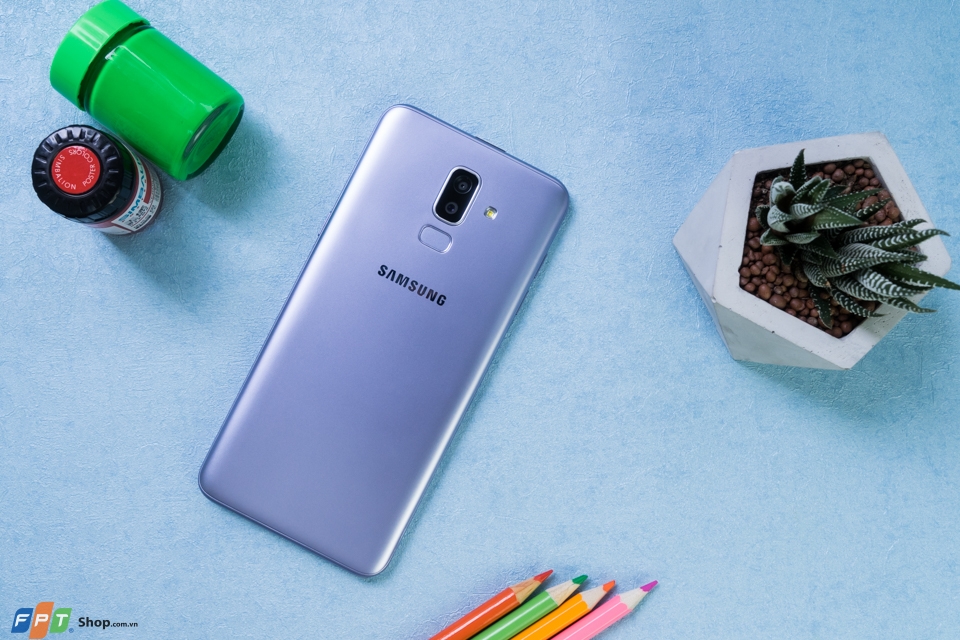 Đánh giá thiết kế của Galaxy J8: Thiếu một chút để hoàn hảo!