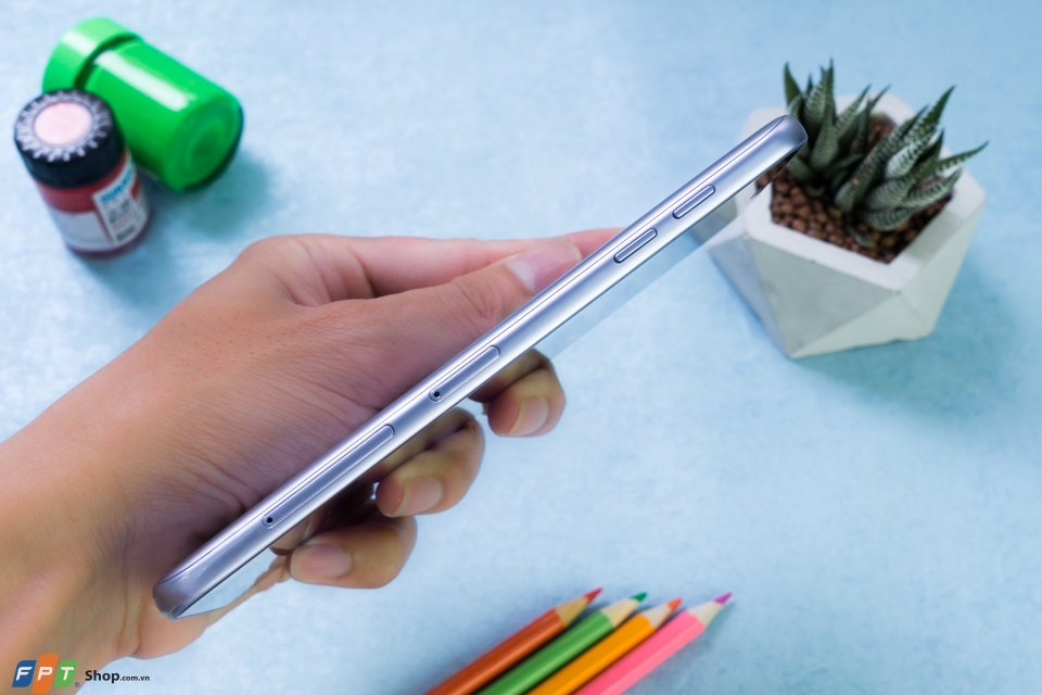 Đánh giá thiết kế của Galaxy J8: Thiếu một chút để hoàn hảo! Đánh giá thiết kế của Galaxy J8: Thiếu một chút để hoàn hảo!