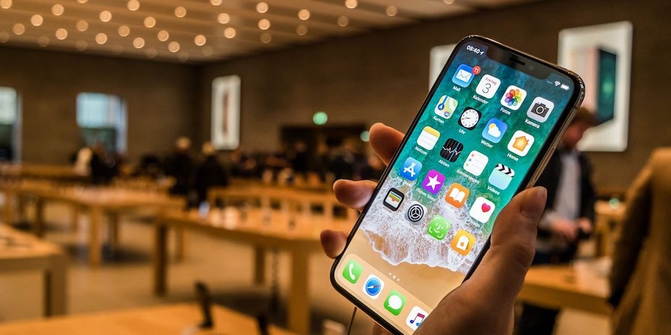 LG là đối tác chính cung cấp màn hình LCD 6.1 inch cho thế hệ iPhone mới.