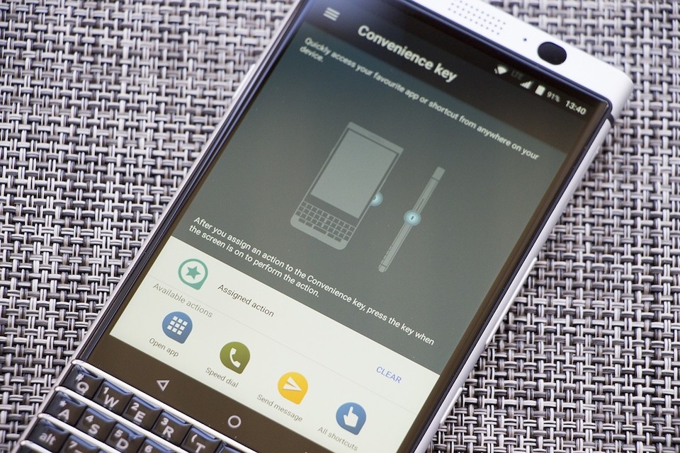 Truy cập nhanh ứng dụng, tác vụ với phím Convenience Key.