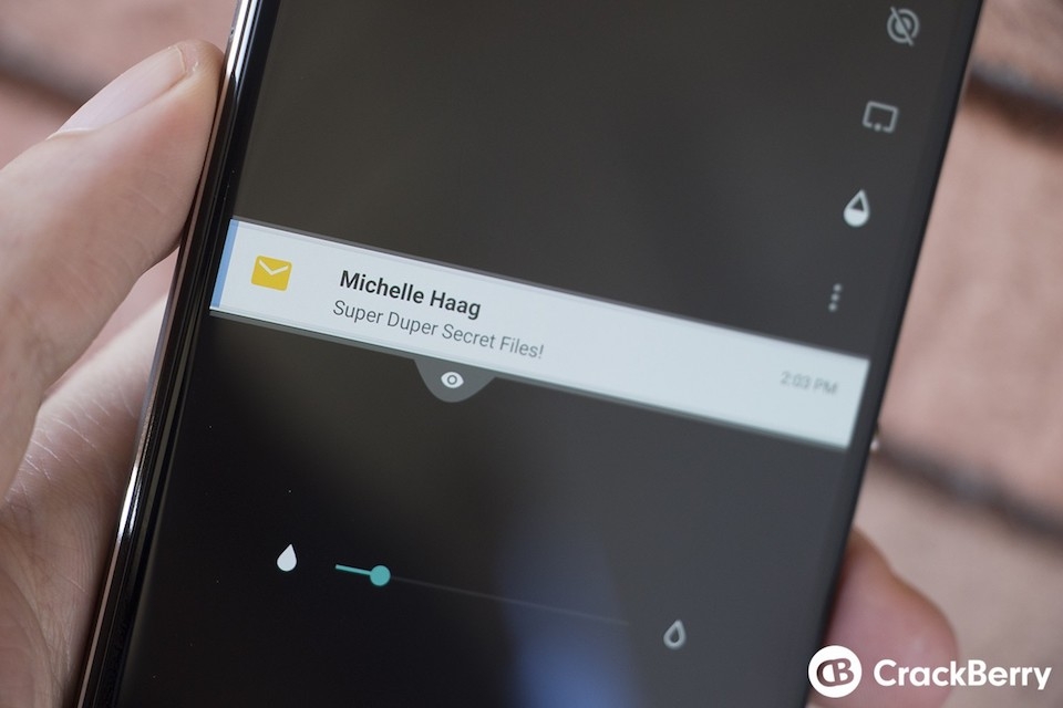 Tránh người khác nhìn trộm màn hình với tính năng Private Shade.