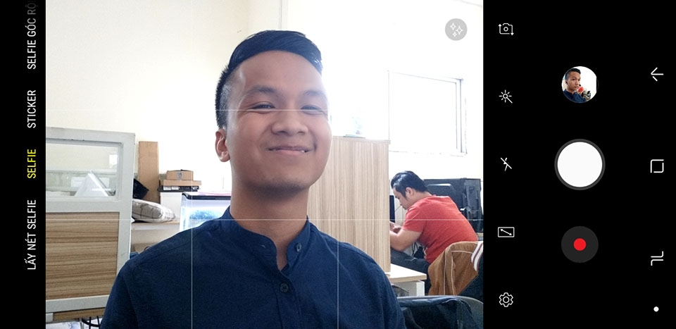 Trải nghiệm nhanh camera Galaxy J8: Bắt nét nhanh, chi tiết tốt, xóa phông ổn với Live Focus