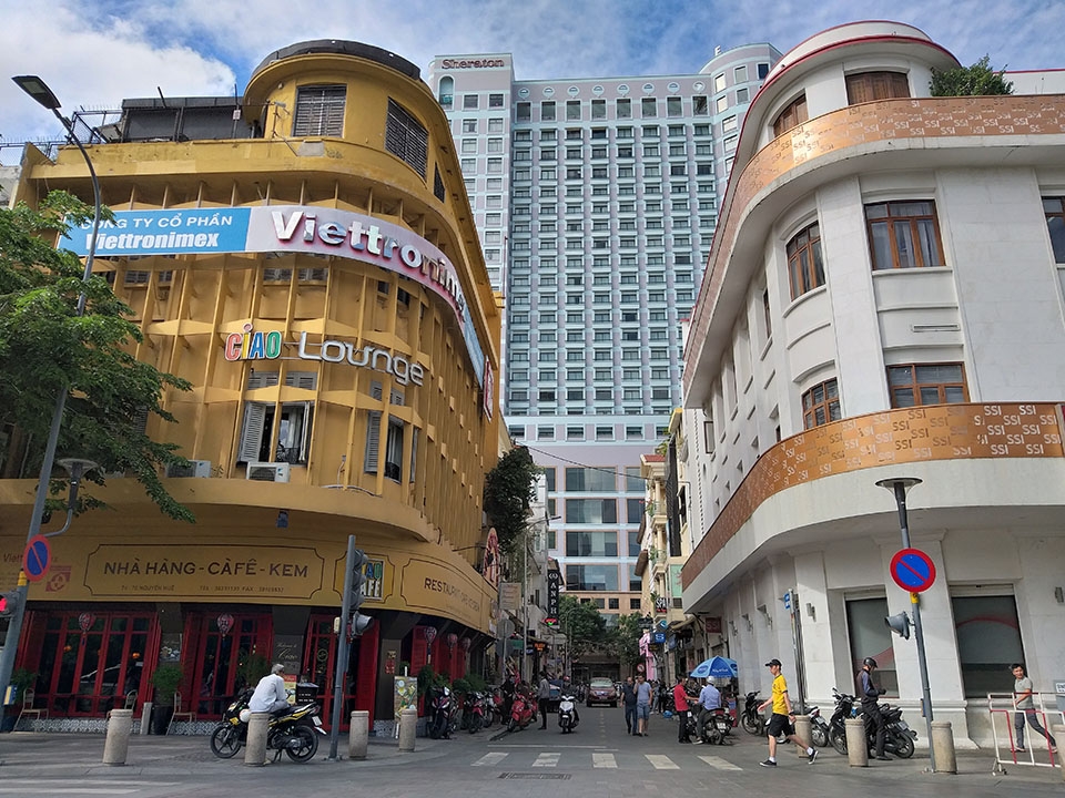 Trải nghiệm nhanh camera Galaxy J8: Bắt nét nhanh, chi tiết tốt, xóa phông ổn với Live Focus