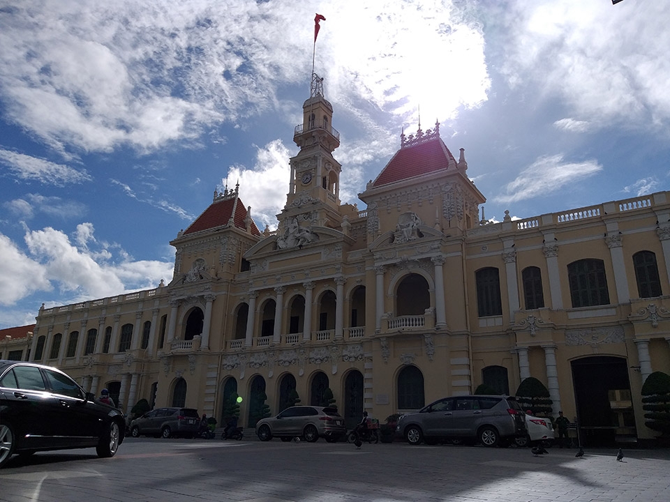 Trải nghiệm nhanh camera Galaxy J8: Bắt nét nhanh, chi tiết tốt, xóa phông ổn với Live Focus