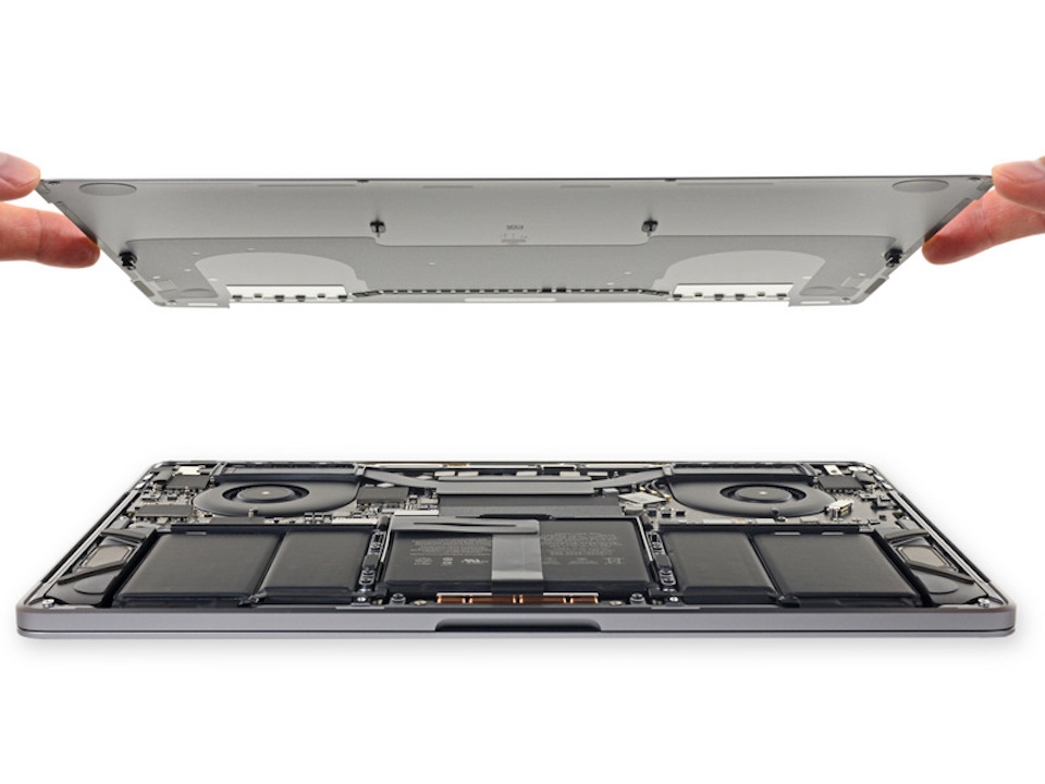 Vừa ra mắt, Macbook Pro 2018 đã được khám phá "nội thất".