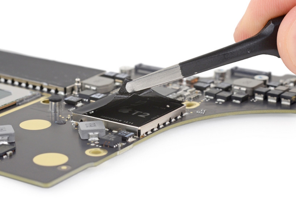 Chip Apple T2 mới chịu trách nhiệm điều khiển quy trình boot, cảm biến vân tay và bảo mật.