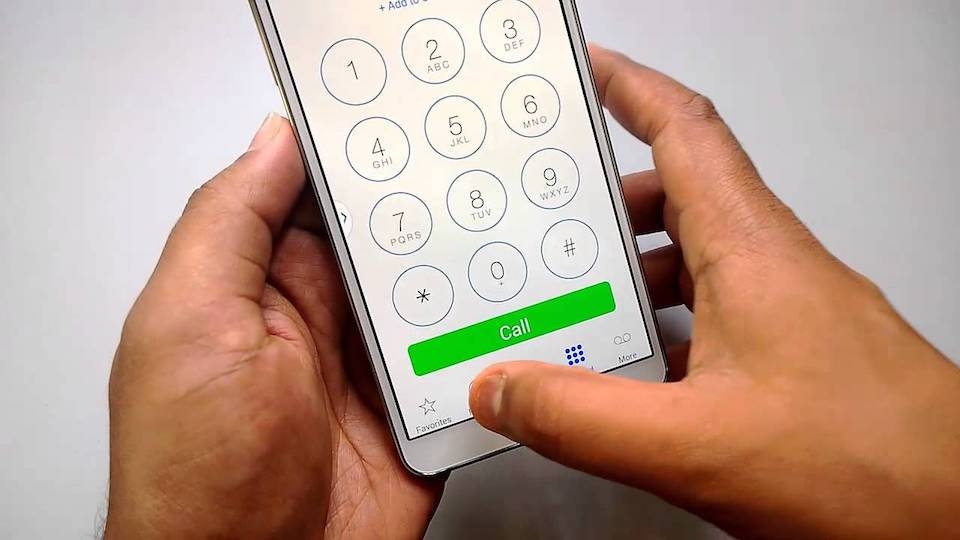 Trên iPhone, người dùng cũng cần truy cập vào trình gọi điện, nhập mã số USSD và bấm gọi để tra cứu thông tin.