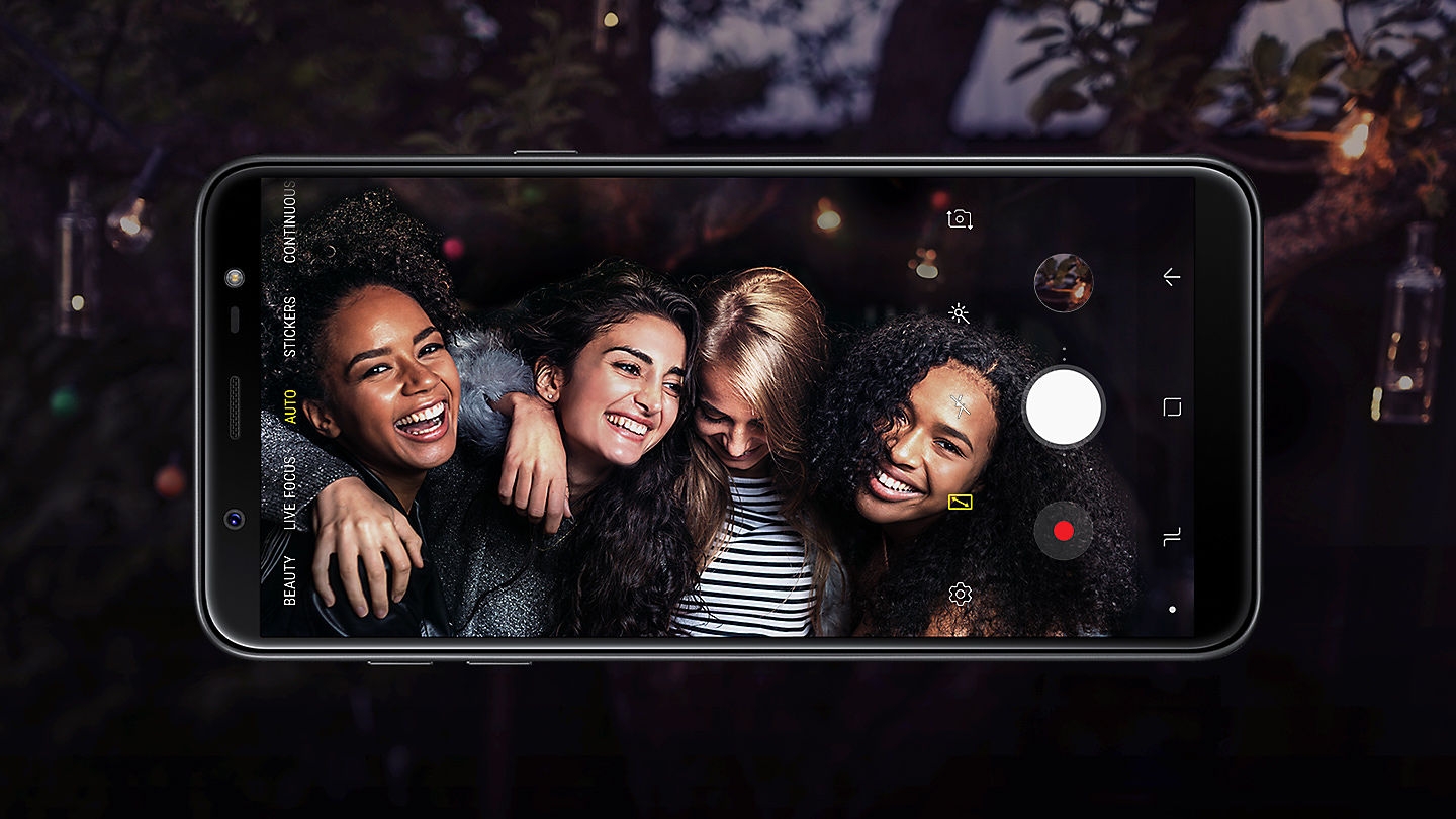 Galaxy J8 đang giảm giá đến 600.000 đồng, liệu có đáng mua? Camera kép thời thượng cho khả năng chụp xóa phông ấn tượng.