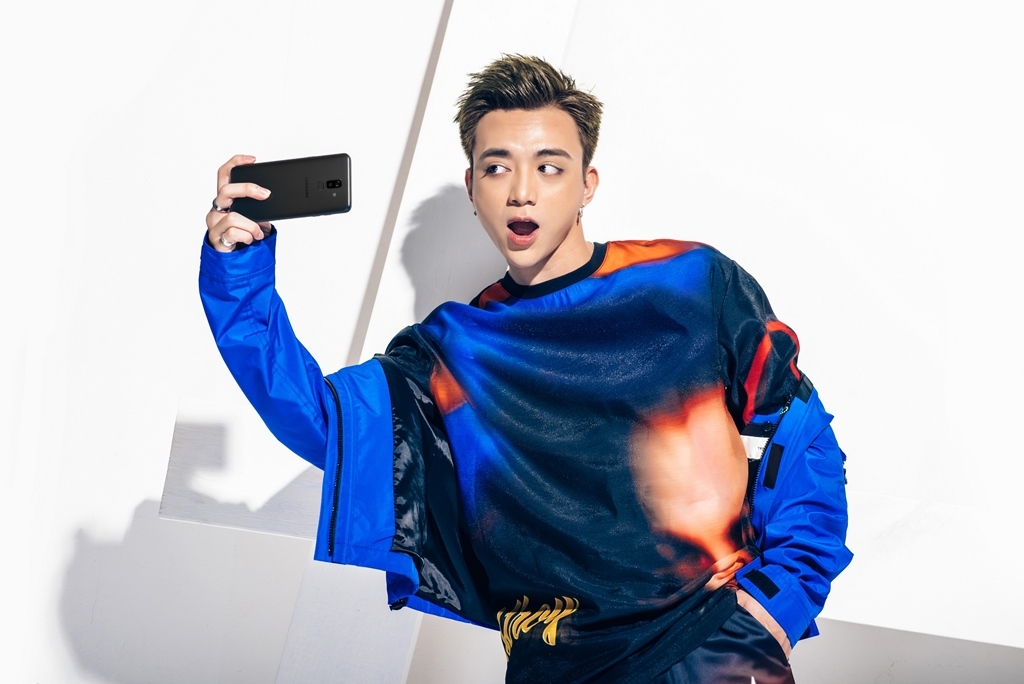 Galaxy J8 đang giảm giá đến 600.000 đồng, liệu có đáng mua? Camera selfie 16 MP được trang bị đèn flash LED trợ sáng.