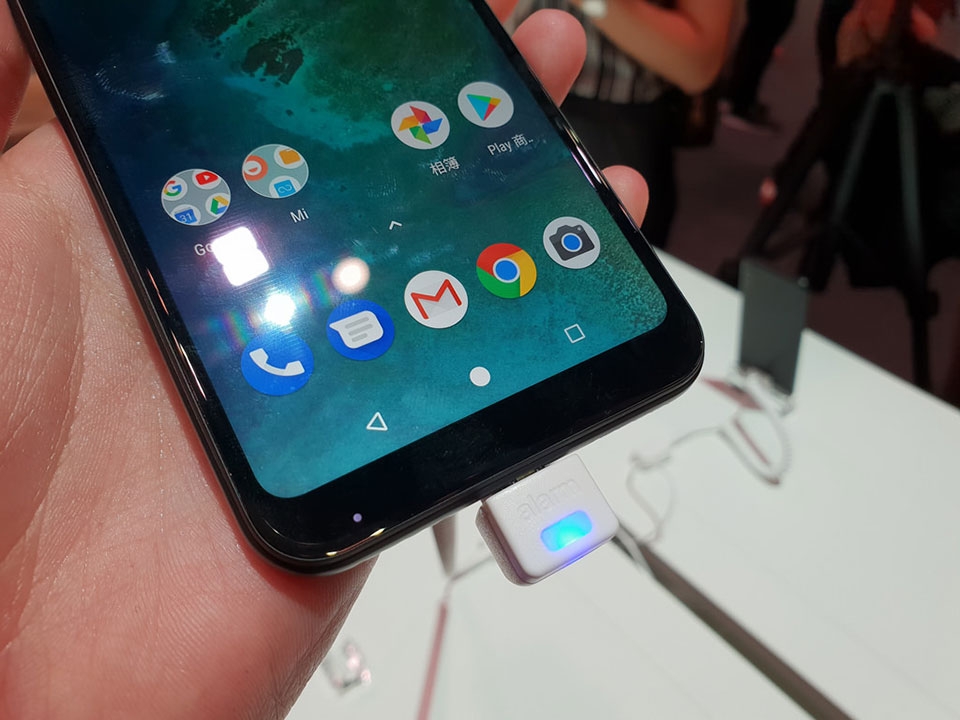 Trên tay nhanh Xiaomi Mi A2 Lite Trên tay nhanh Xiaomi Mi A2 Lite