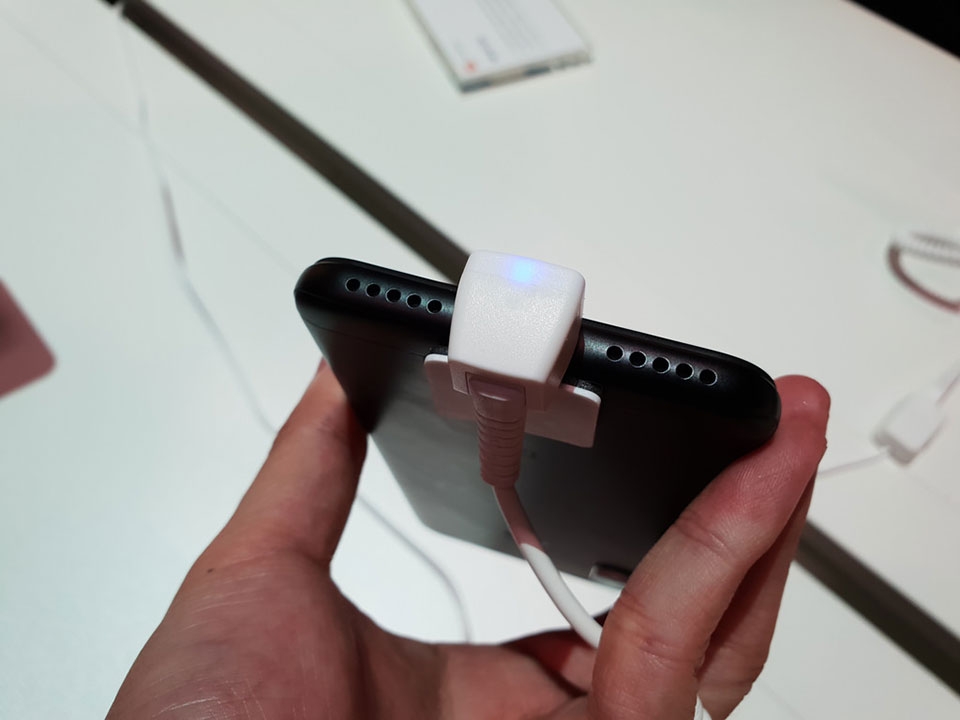 Trên tay nhanh Xiaomi Mi A2 Lite Trên tay nhanh Xiaomi Mi A2 Lite