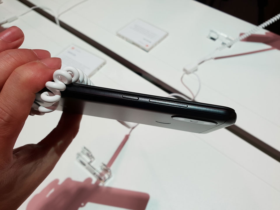 Trên tay nhanh Xiaomi Mi A2 Lite Trên tay nhanh Xiaomi Mi A2 Lite