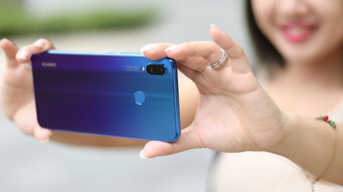 Cùng FPT Shop mở hộp Huawei Nova 3e - Bản thương mại đầu tiên tại Việt Nam