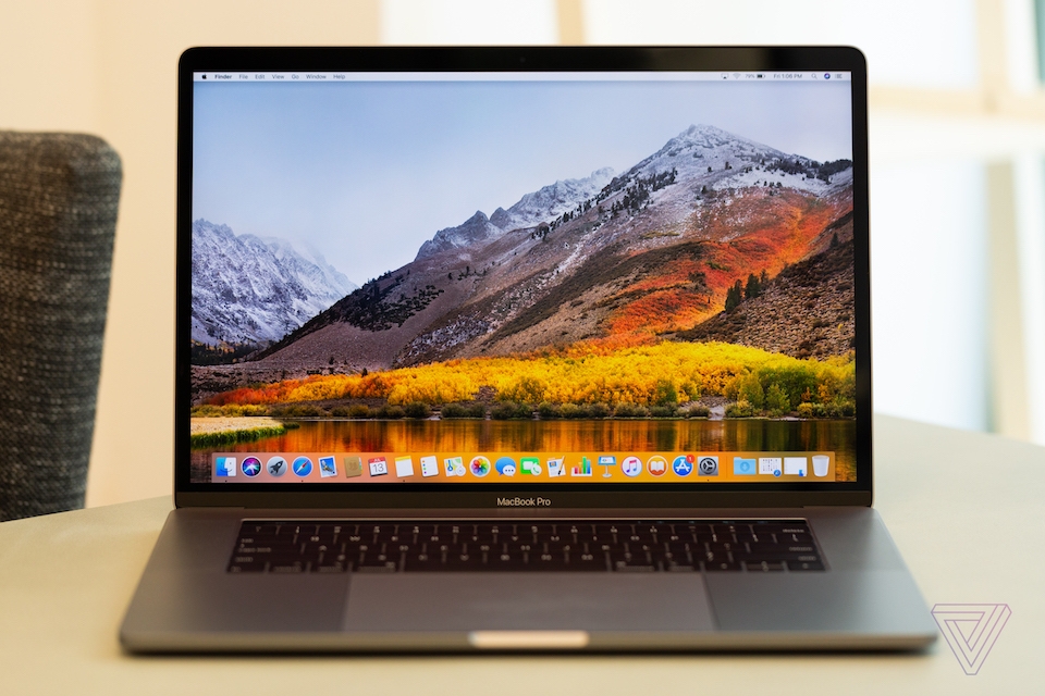 So sánh Macbook Pro 2018 và Macbook Pro 2017 Apple đã bổ sung tùy chọn tối đa 32GB RAM và ổ cứng SSD lên đến 4TB.