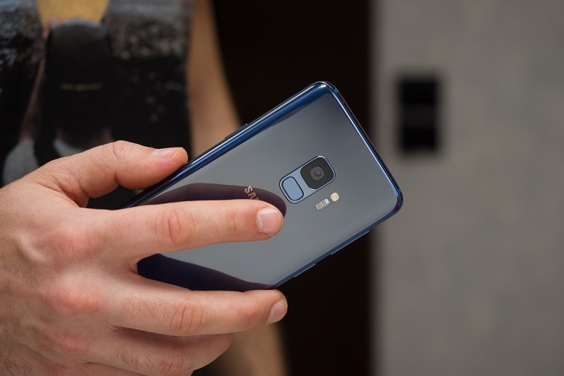 Galaxy S10 giá rẻ vẫn sử dụng cảm biến vân tay ở mặt lưng Galaxy S10 giá rẻ vẫn sử dụng cảm biến vân tay ở mặt lưng