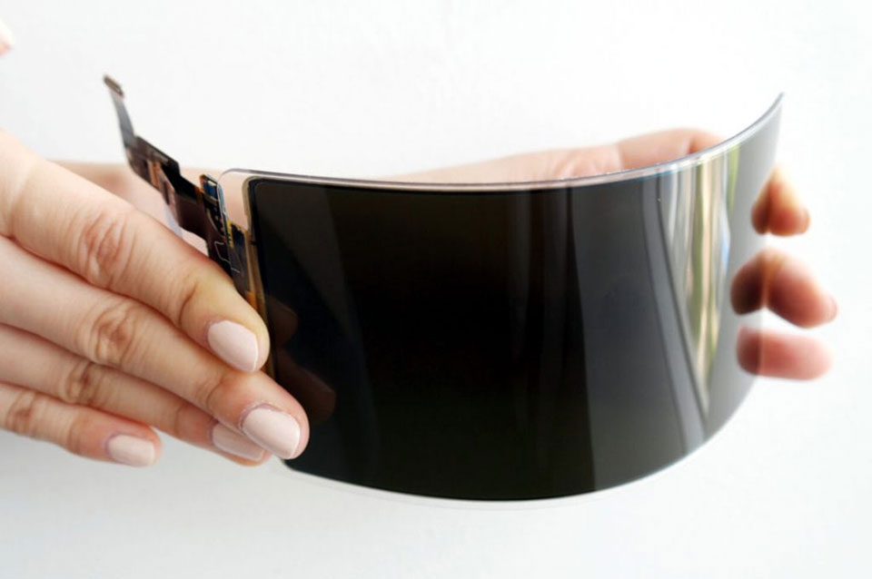 Samsung công bố màn OLED uốn cong được và không thể phá vỡ Samsung công bố màn OLED uốn cong được và không thể phá vỡ