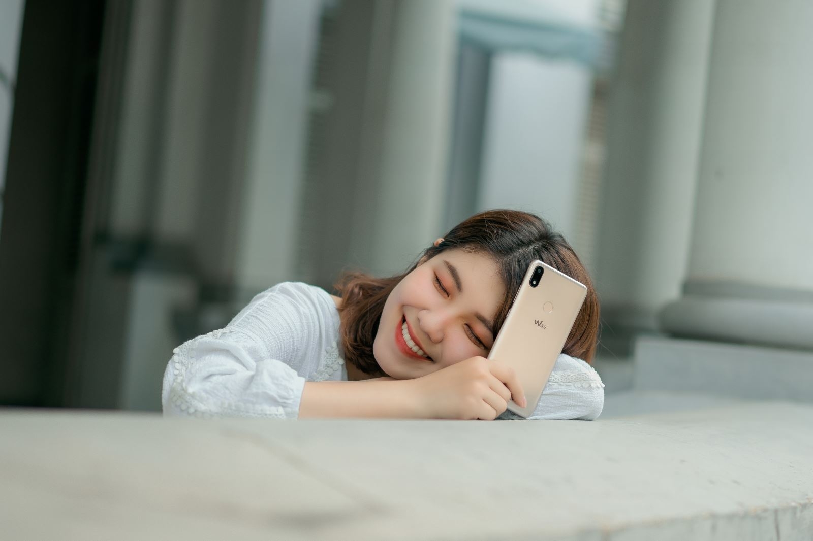 FPT Shop tặng thêm bóng World Cup chính hãng cho khách mua Wiko View Max