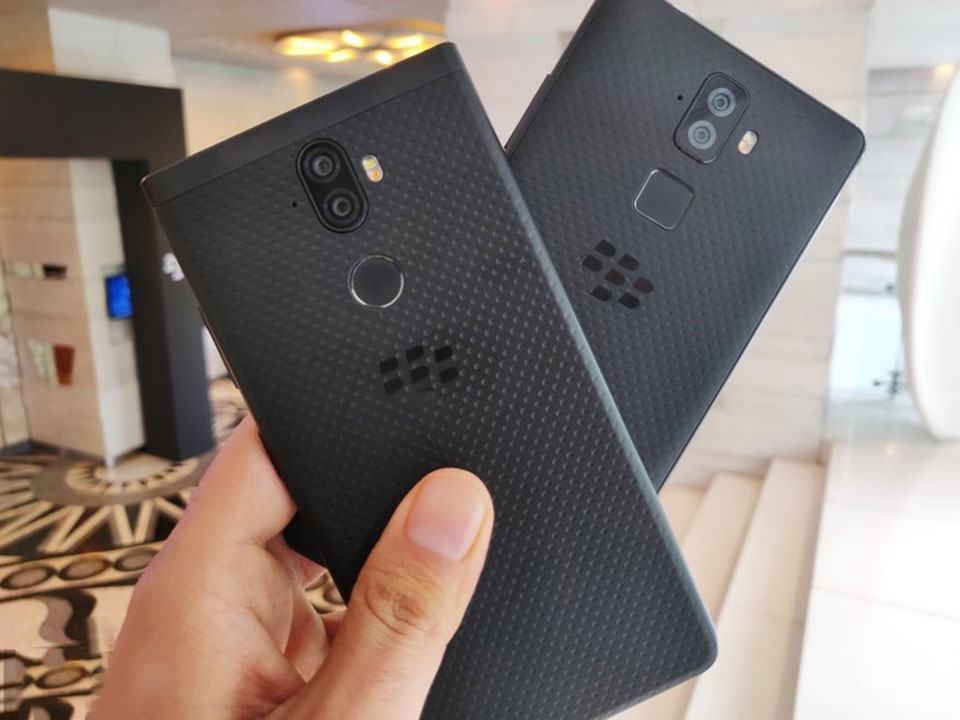 Trên tay BlackBerry Evolve và Evolve X