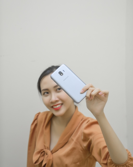 Chiêm ngưỡng sắc đẹp của Galaxy J4 Lavender qua bộ ảnh của FPT Shop