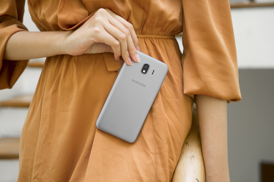Chiêm ngưỡng sắc đẹp của Galaxy J4 Lavender qua bộ ảnh của FPT Shop