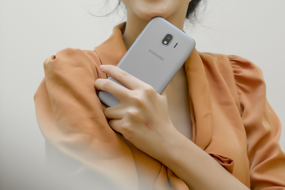 Chiêm ngưỡng sắc đẹp của Galaxy J4 Lavender qua bộ ảnh của FPT Shop
