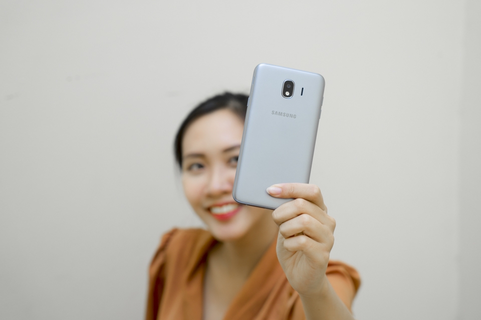 Chiêm ngưỡng sắc đẹp của Galaxy J4 Lavender qua bộ ảnh của FPT Shop