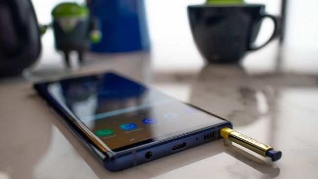 Trên tay Galaxy Note 9: Bút S-Pen kết nối bluetooth, camera khẩu độ kép, pin 4000mAh,..